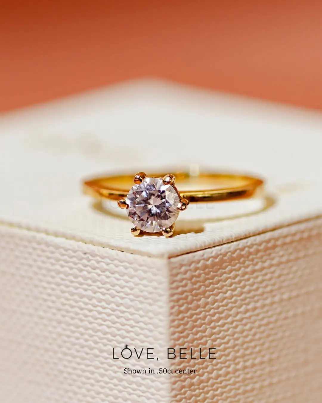 A round brilliant solitaire