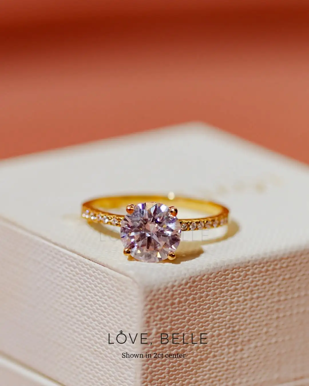 Macro of a certified round brilliant centre stone in yellow gold